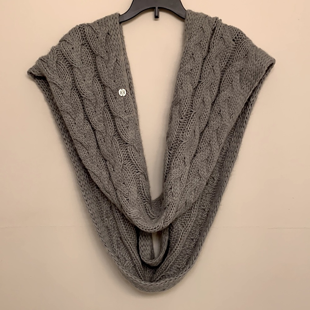 Liz Claiborne Infinity Scarf New